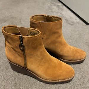 Vionic Tan Suede Wedge Booties
